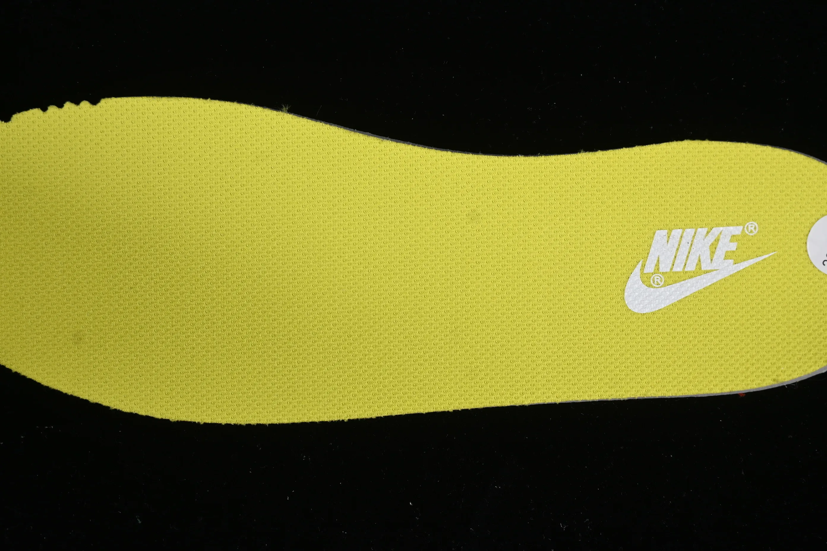 All categories Nk SB Dunk series Nk SB Dunk Low low-top sneakers Nk SB Dunk Low Prm yellow and white color SB smashed backboard fashion casual sneakers DM9467-700